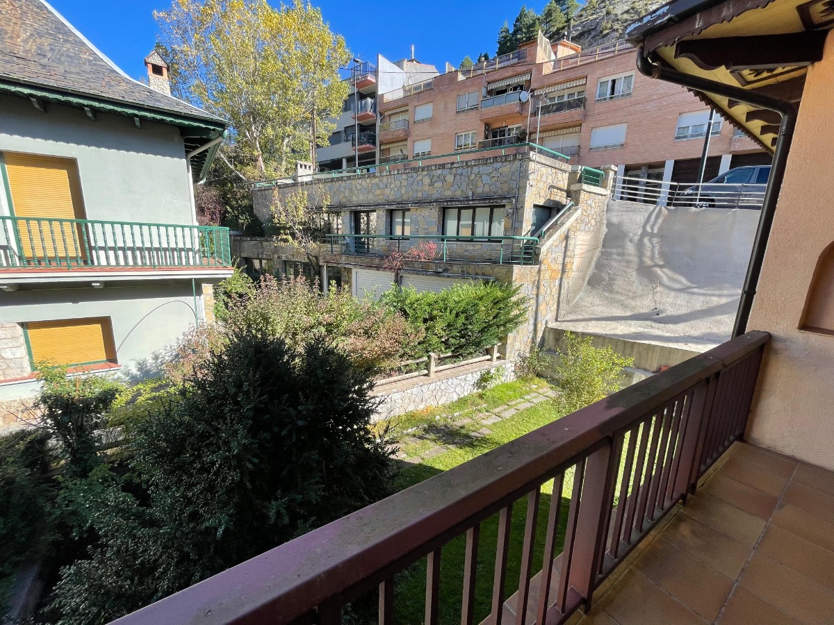 Imagen piso 12 vistes pati.jpg